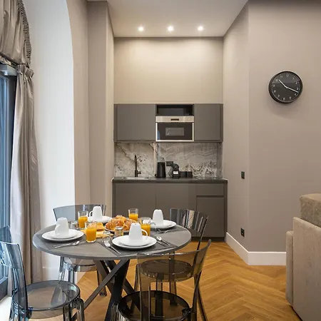 Luxury Coronari רומא